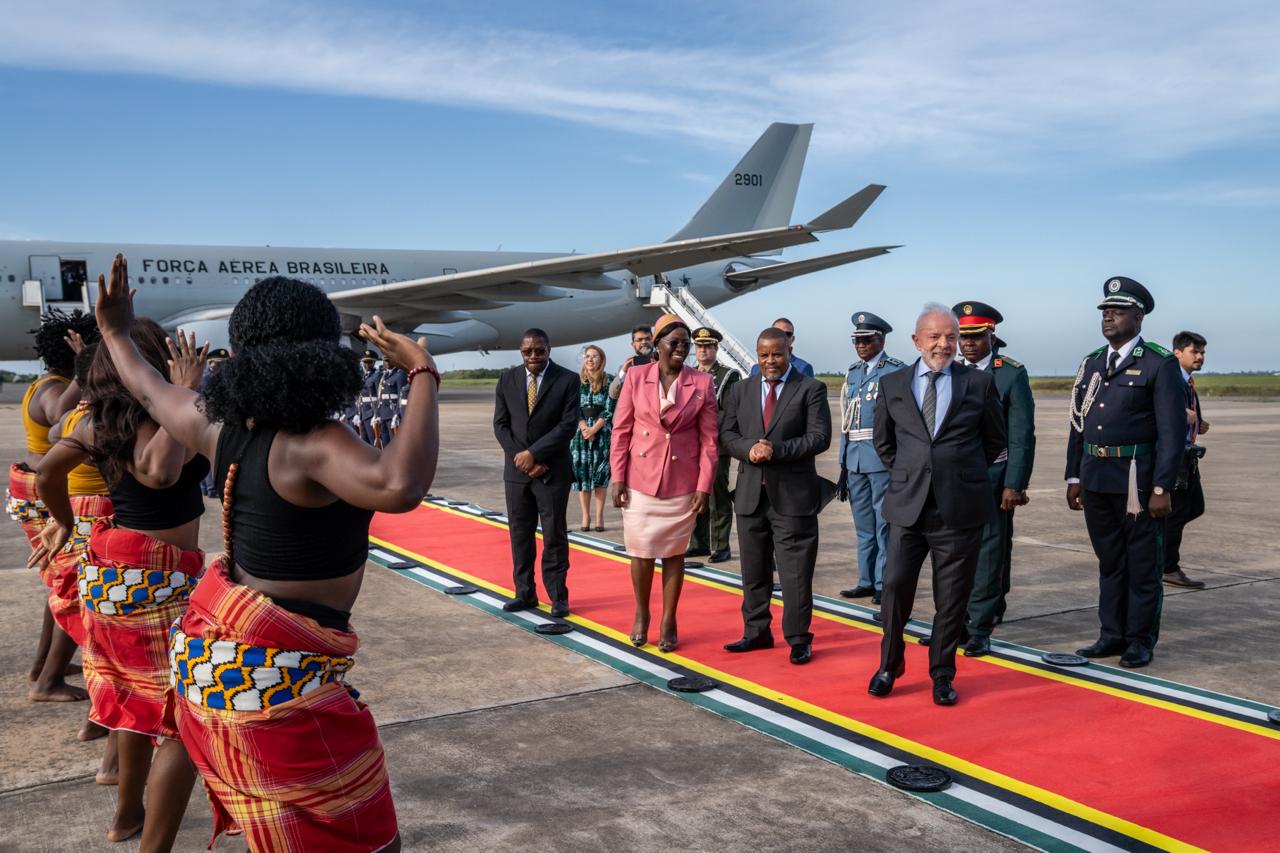 Chegada do presidente Lula da Silva a Moçambique